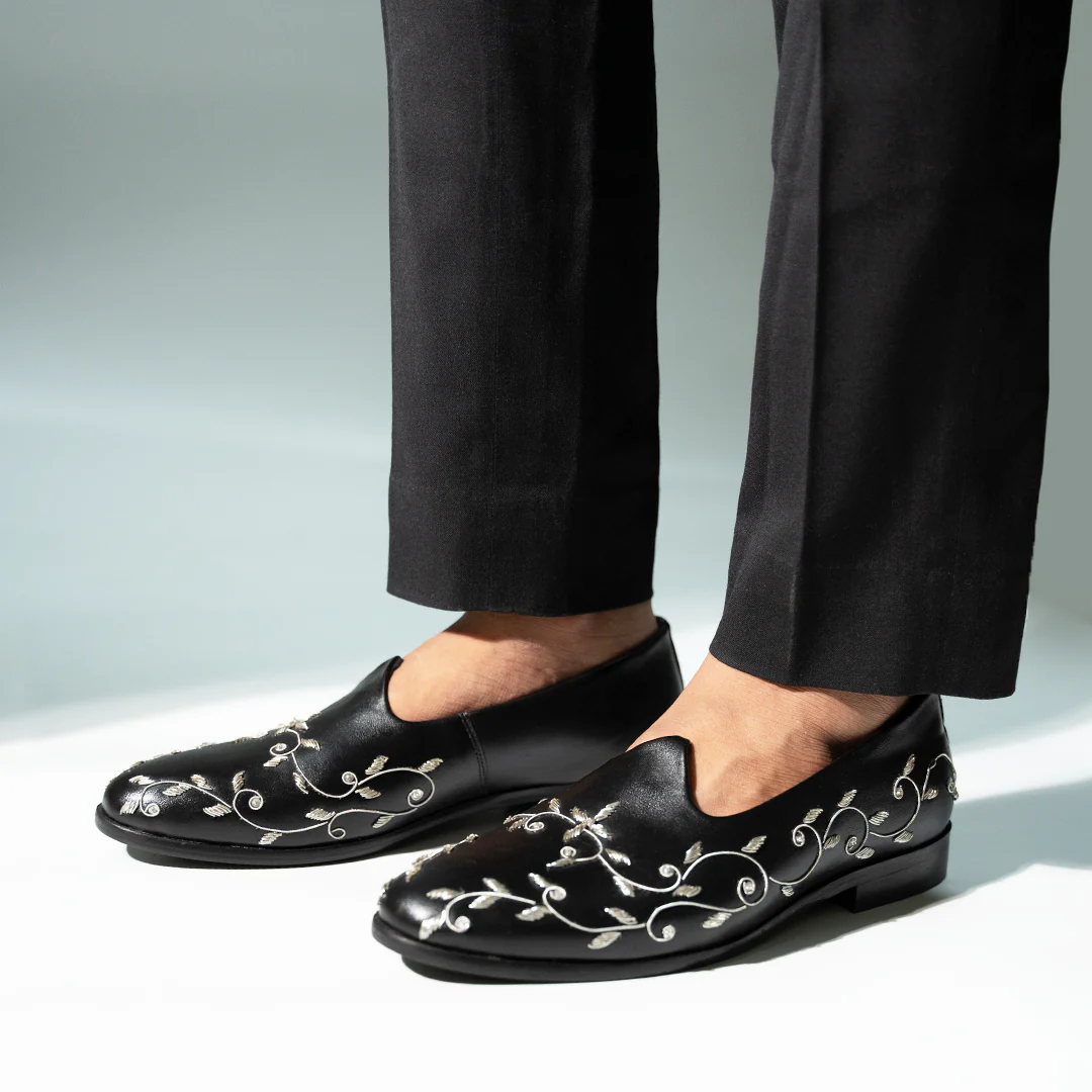 Monkstory Regal Floral Zardosi Mojari – Black - Image 2