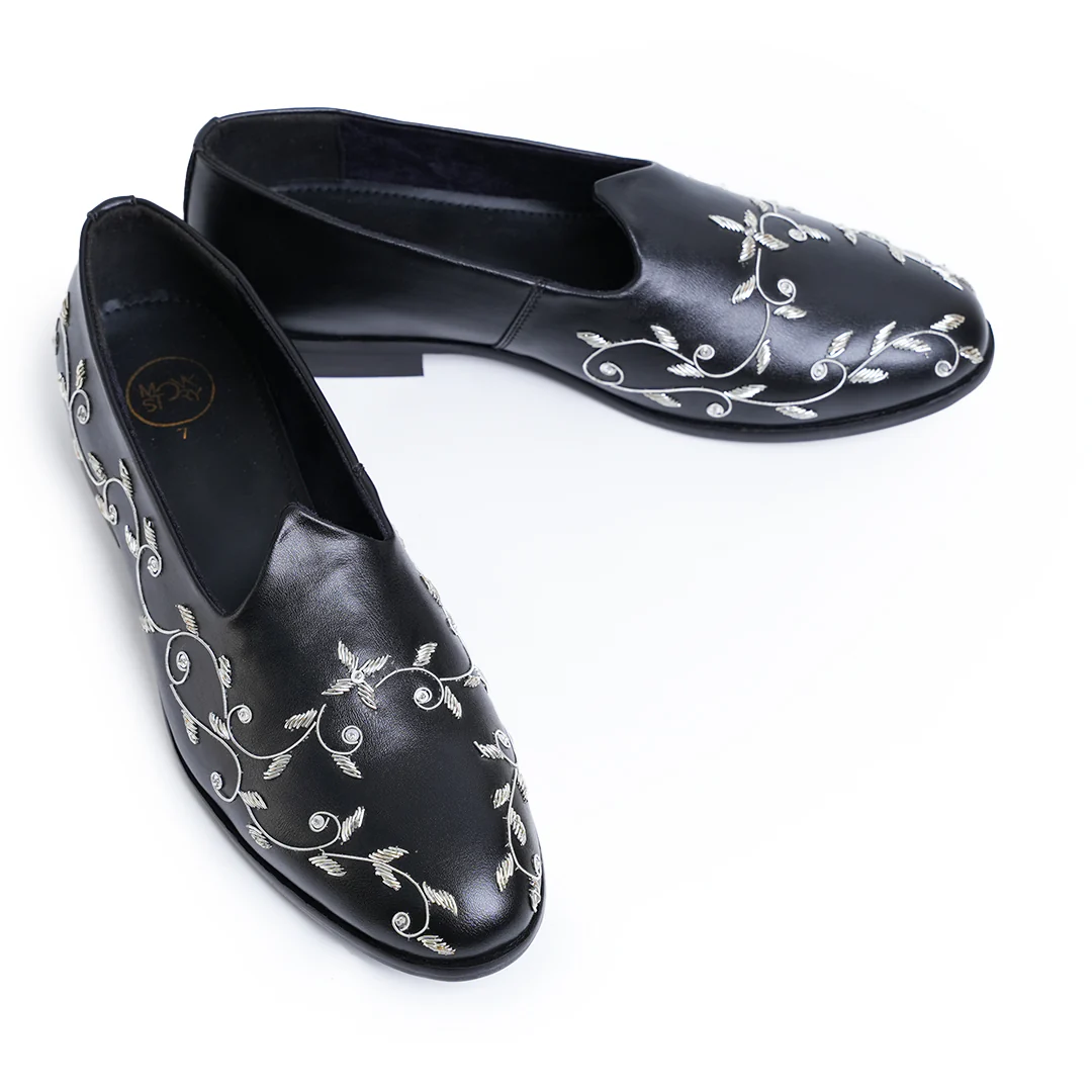 Monkstory Regal Floral Zardosi Mojari – Black - Image 3