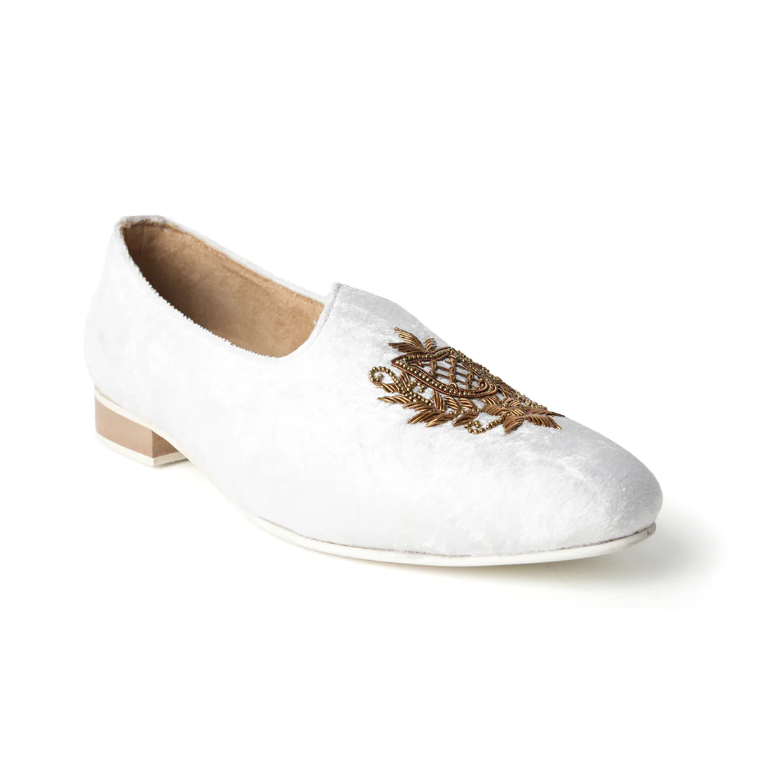 Opulenza Embroidered Mojri - Moon White - Image 4